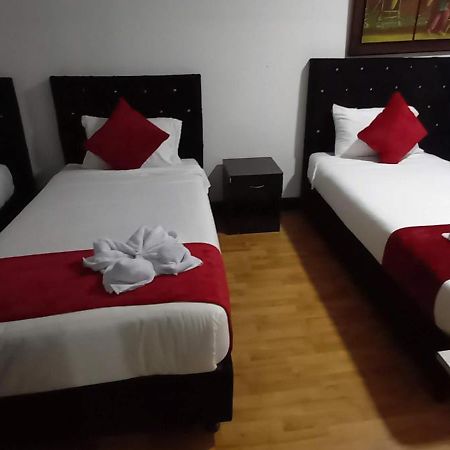 Aw Hotel American Travel Μπογκοτά Εξωτερικό φωτογραφία