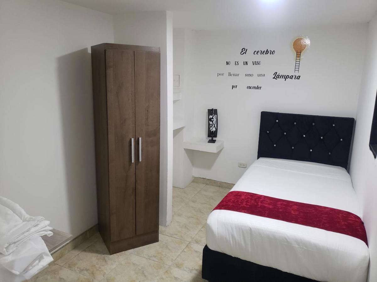 Aw Hotel American Travel Μπογκοτά Εξωτερικό φωτογραφία