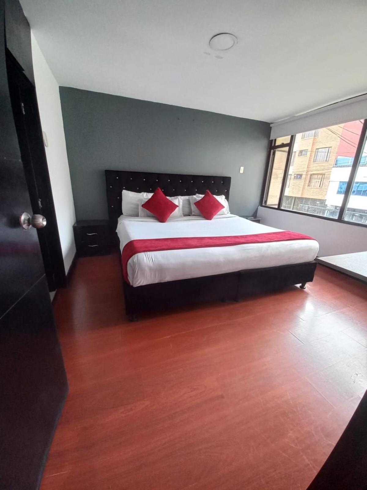 Aw Hotel American Travel Μπογκοτά Εξωτερικό φωτογραφία
